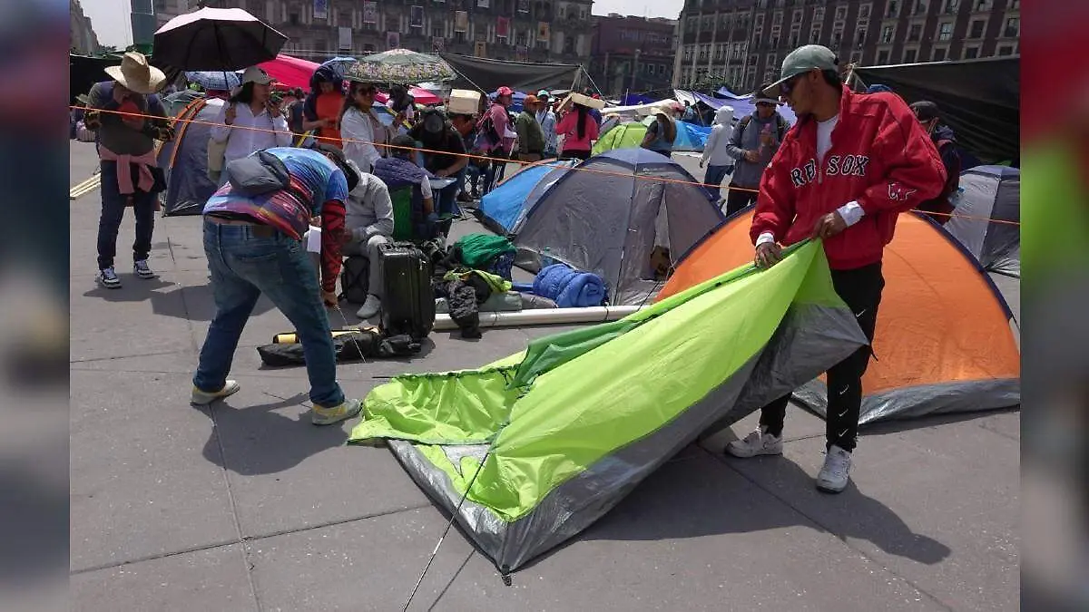 maestros cnte se van del zocalo CUARTOSCURO